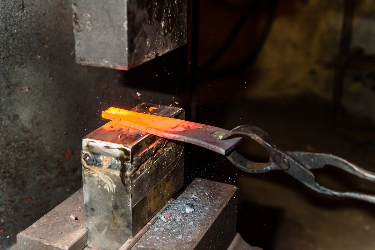 Forging molten metal. Making knives.