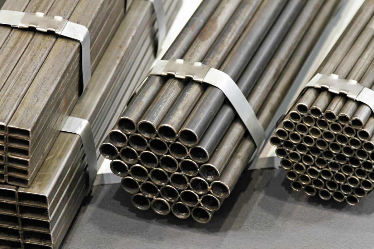 What are the Different Applications of Steel Pipes?