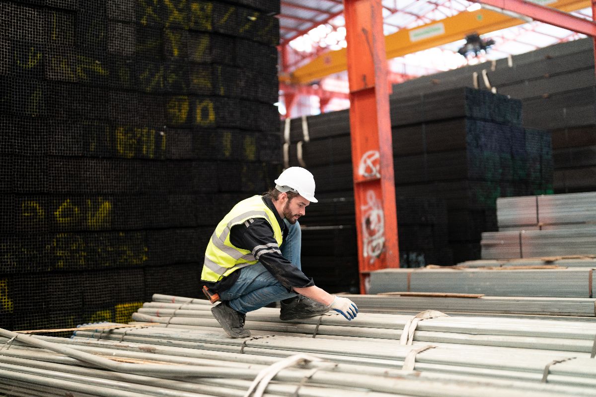 Distribute high-quality imported steel products
